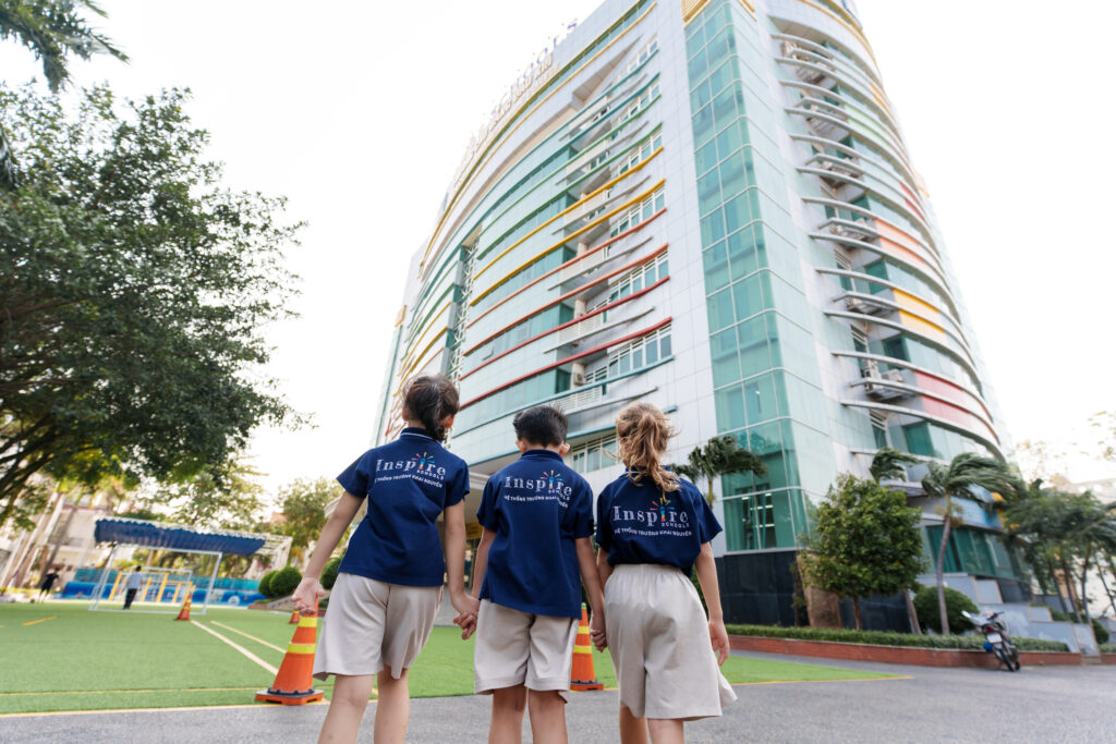 Dịch vụ xe đưa đón học sinh từ nhà đến trường Inspire Khai Nguyên